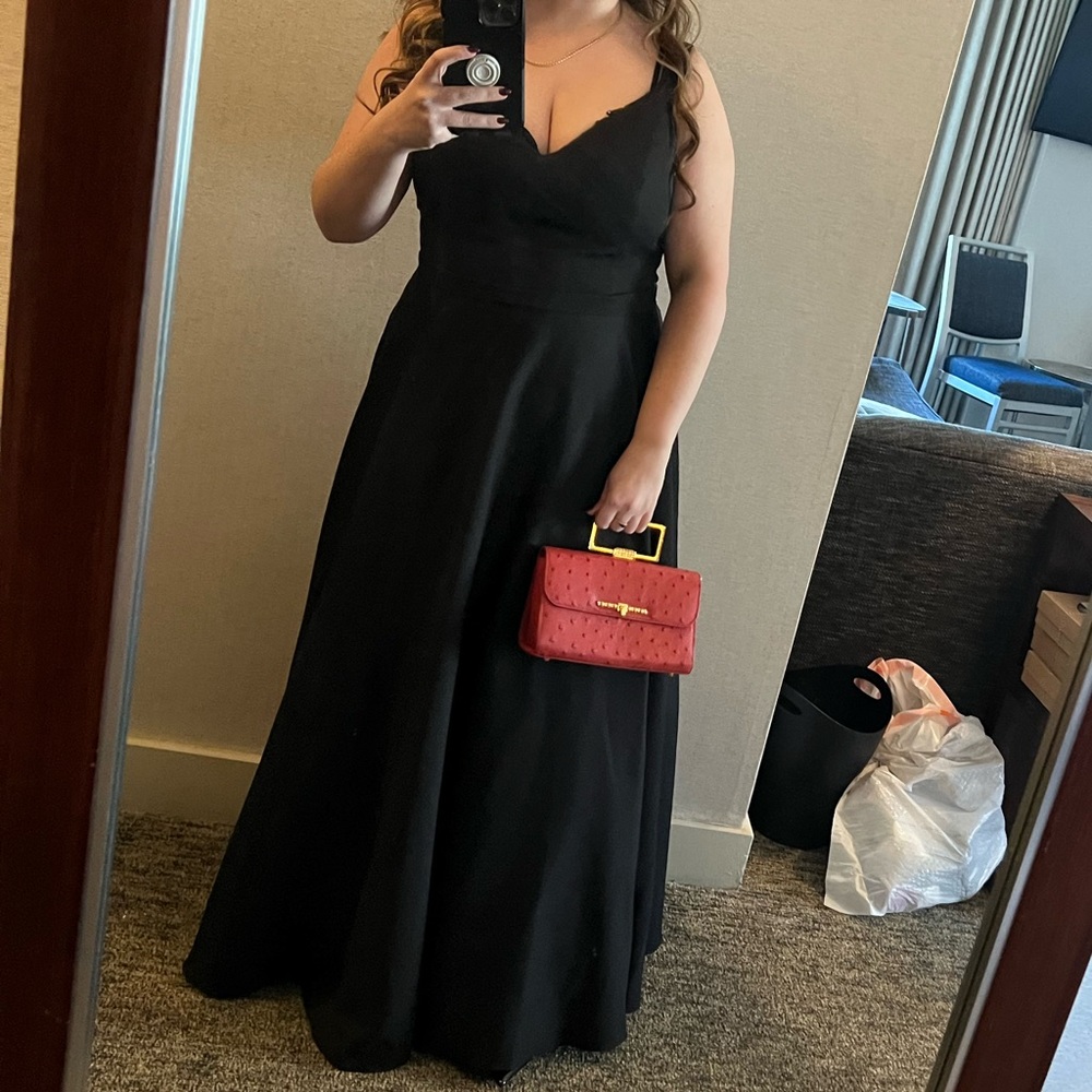 🖤 Classic Black A-Line Formal Dress (Altered to Size 12) 🖤 - Picture 5 of 9